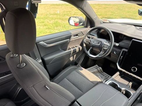 Used 2026 GMC Acadia Elevation w/ LPO, Floor Liner Package AWD/4WD image 25