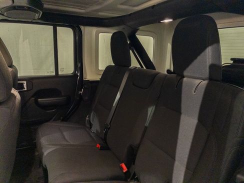 Used 2019 Jeep Wrangler Unlimited Sport S image 11