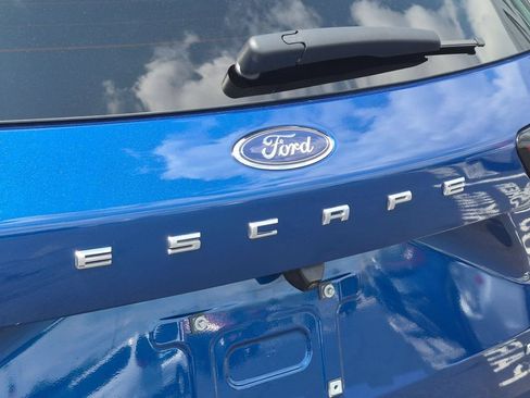 Used 2023 Ford Escape Active w/ Tech Pack #1 AWD/4WD image 10
