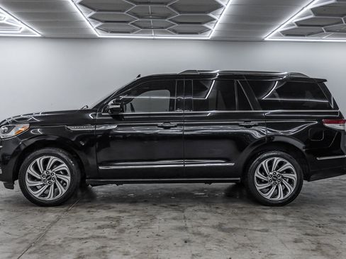 Used 2022 Lincoln Navigator Reserve image 12