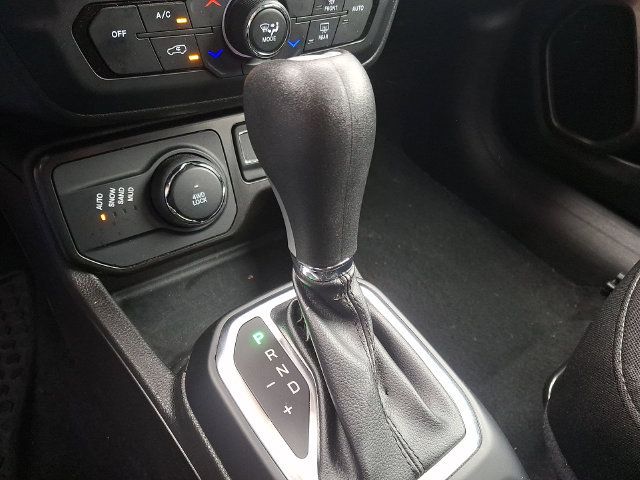 Used 2023 Jeep Renegade Latitude AWD/4WD image 14