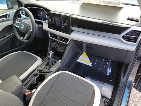 New 2025 Volkswagen Taos SE image 18