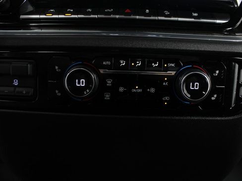 Used 2024 Chevrolet Silverado 1500 LT AWD/4WD image 7