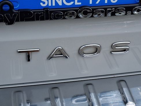 Used 2023 Volkswagen Taos SE w/ Panoramic Sunroof Package AWD/4WD image 31