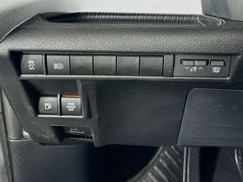 Certified 2025 Toyota Sienna XLE FWD image 11