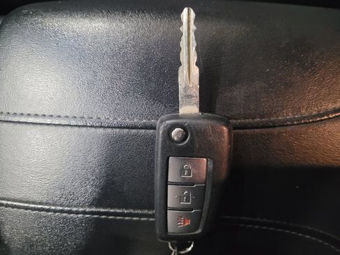 Used 2018 Nissan Rogue S image 32