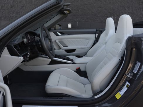 Certified 2022 Porsche 911 Turbo S image 17