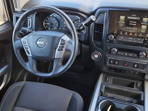 Used 2022 Nissan Titan SV w/ SV Convenience Package image 5