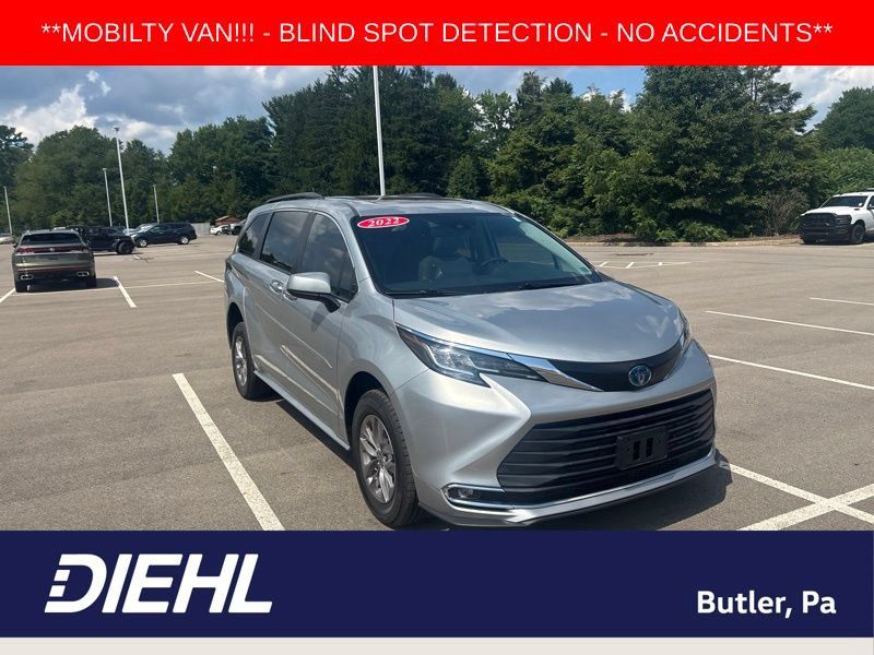 Used 2022 Toyota Sienna XLE FWD image 1