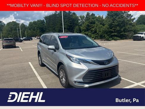 Used 2022 Toyota Sienna XLE FWD image 1