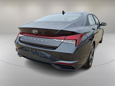 Used 2023 Hyundai Elantra SEL w/ Convenience Package FWD image 10