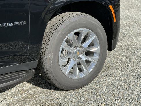 New 2026 Chevrolet Suburban Premier image 36