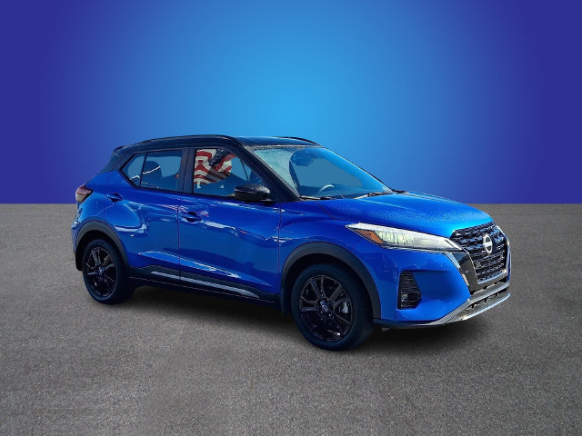 Used 2023 Nissan Kicks SR w/ SR Premium Package FWD image 3