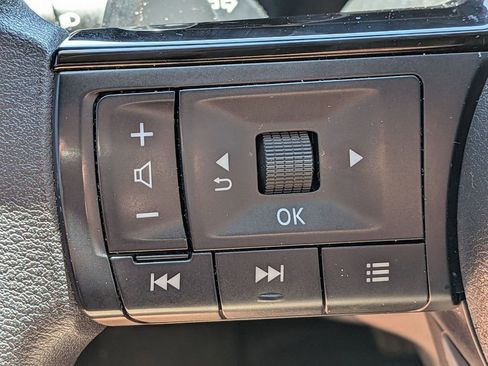 Used 2023 Nissan Rogue SV AWD/4WD image 13