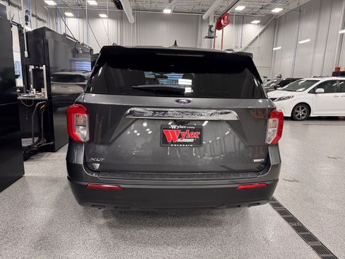 Used 2020 Ford Explorer XLT image 33