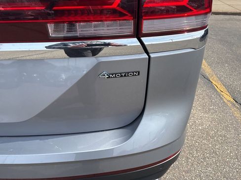 Used 2025 Volkswagen Atlas SE image 6