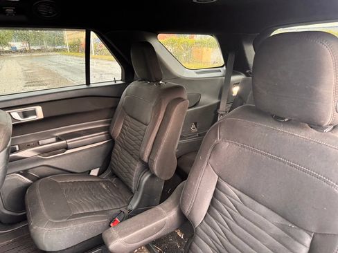 Certified 2020 Ford Explorer XLT w/ Comfort Package AWD/4WD image 9