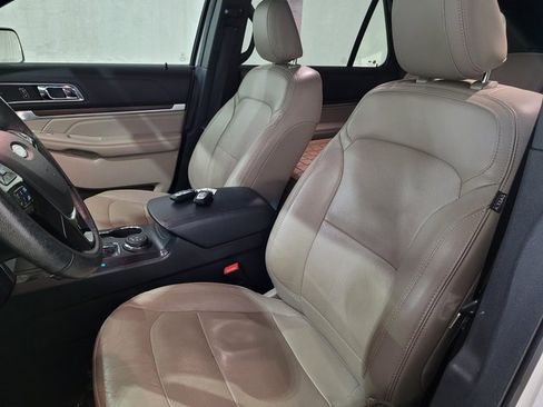 Used 2018 Ford Explorer Limited w/ Equipment Group 301A image 9