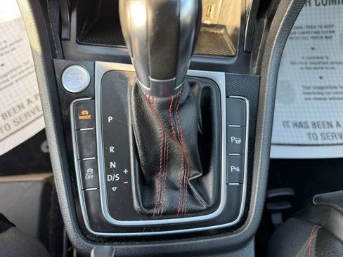 Used 2017 Volkswagen GTI Autobahn image 20