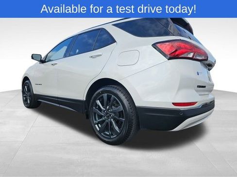 Used 2022 Chevrolet Equinox RS w/ RS Leather Package image 3