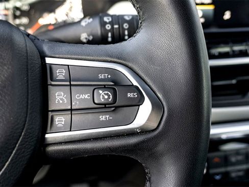 Used 2024 Jeep Compass Limited image 20