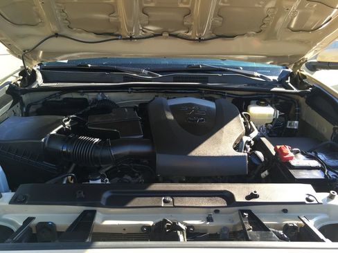 Used 2020 Toyota Tacoma TRD Off-Road AWD/4WD image 12