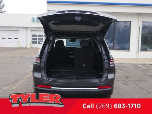 Used 2021 Jeep Grand Cherokee L Limited AWD/4WD image 16