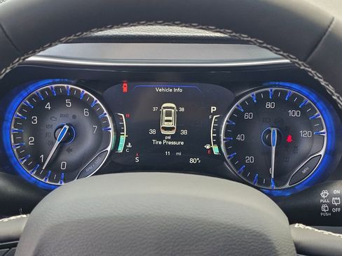 New 2026 Chrysler Pacifica Limited w/ Uconnect Theater Family Group image 18