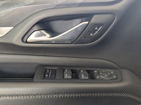 Used 2023 GMC Yukon Denali w/ Denali Reserve Package image 16