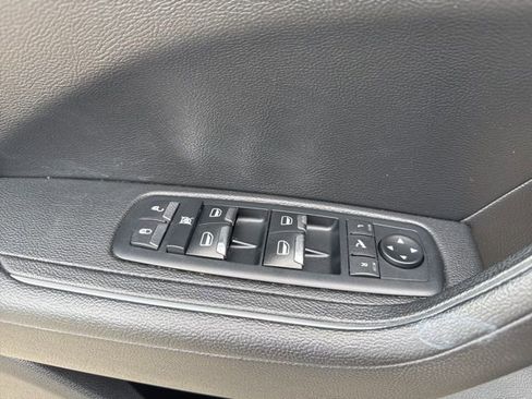 Used 2018 Maserati Levante image 19