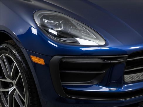 New 2026 Porsche Macan Turbo AWD/4WD image 37