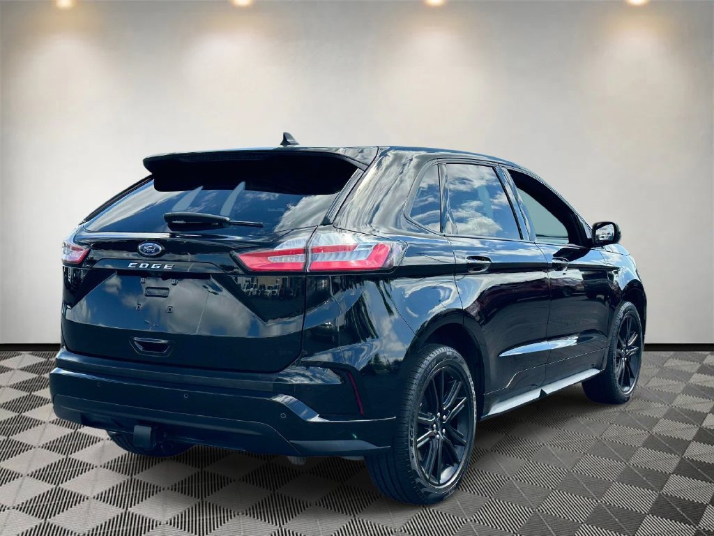 Certified 2024 Ford Edge ST-Line w/ Class II Trailer Tow Package AWD/4WD image 4