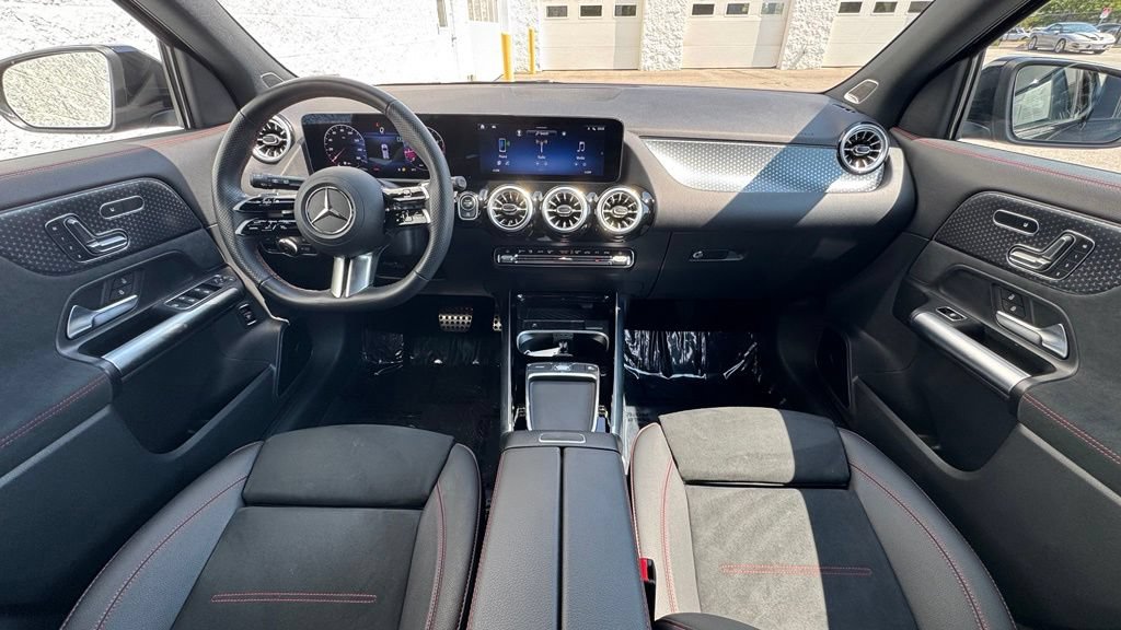 Used 2025 Mercedes-Benz GLA 250 4MATIC image 11