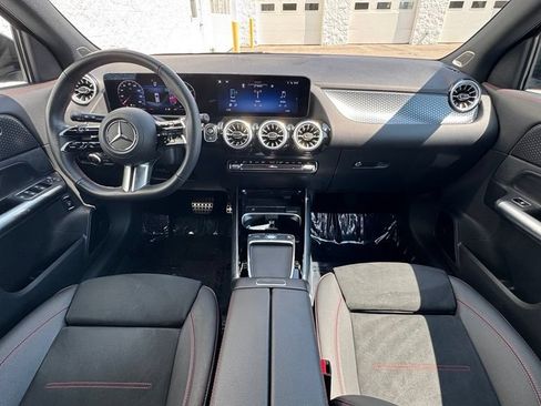 Used 2025 Mercedes-Benz GLA 250 4MATIC image 11