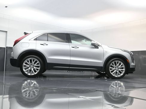 Used 2020 Cadillac XT4 Luxury w/ Cold Weather Package FWD image 24