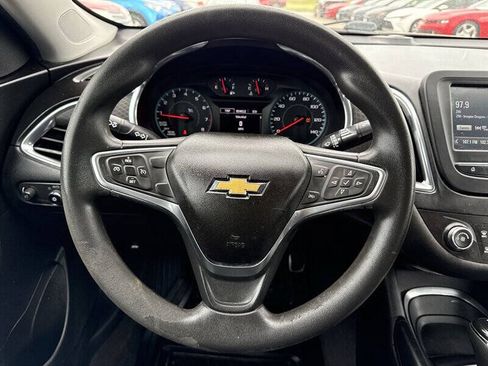 Used 2018 Chevrolet Malibu LT FWD image 25
