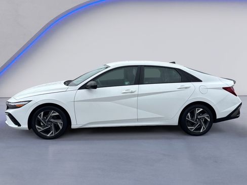 Certified 2025 Hyundai Elantra Sport image 7