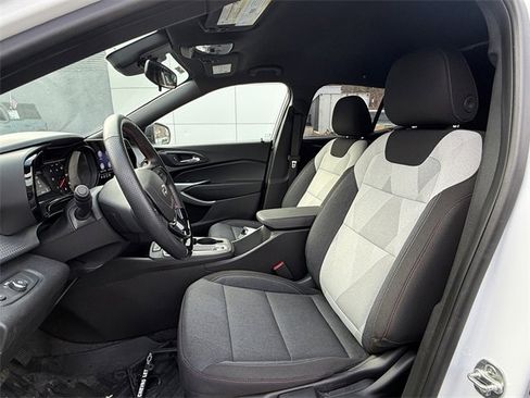 Used 2024 Chevrolet Trax RS image 6