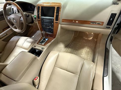 Used 2006 Cadillac STS V8 w/ Preferred Equipment Group RWD image 2
