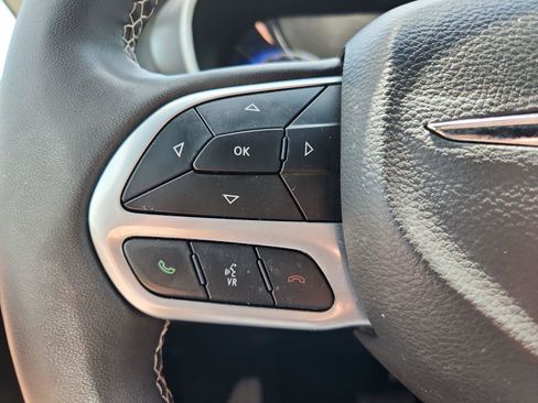 Used 2025 Chrysler Pacifica Select FWD image 30