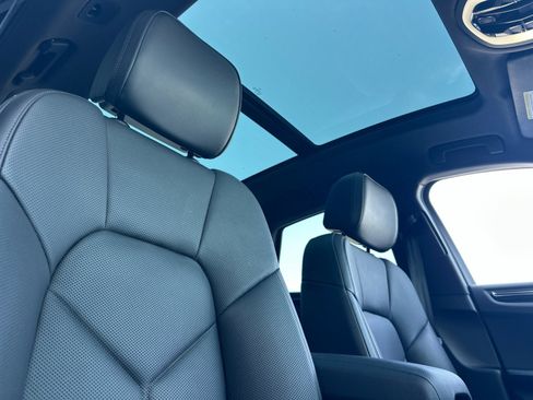 Certified 2026 Porsche Macan AWD/4WD image 17