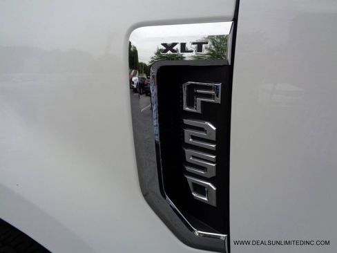Used 2019 Ford F250 XLT w/ XLT Value Package image 5
