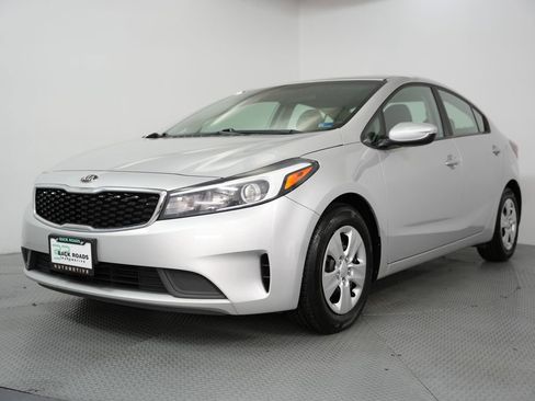 Used 2018 Kia Forte LX w/ LX Popular Package image 3