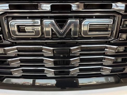 Used 2024 GMC Sierra 2500 Denali Ultimate AWD/4WD image 13