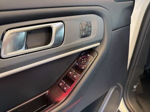 New 2026 Ford Explorer ST-Line w/ ST-Line Street Pack AWD/4WD image 18