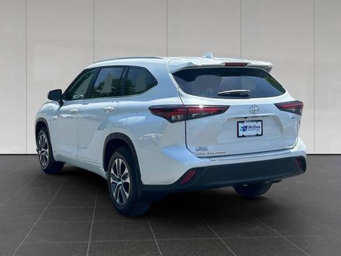 Used 2026 Toyota Highlander XLE w/ Protection Package #3 (TMS) AWD/4WD image 3