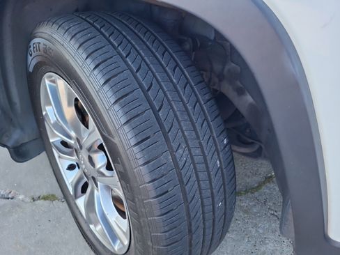 Used 2019 Jeep Cherokee Latitude Plus image 27