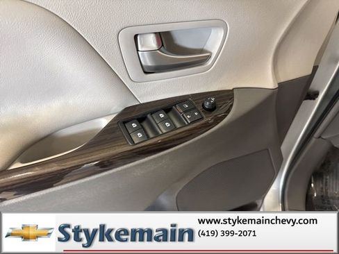Used 2019 Toyota Sienna XLE w/ XLE Navigation Package image 26