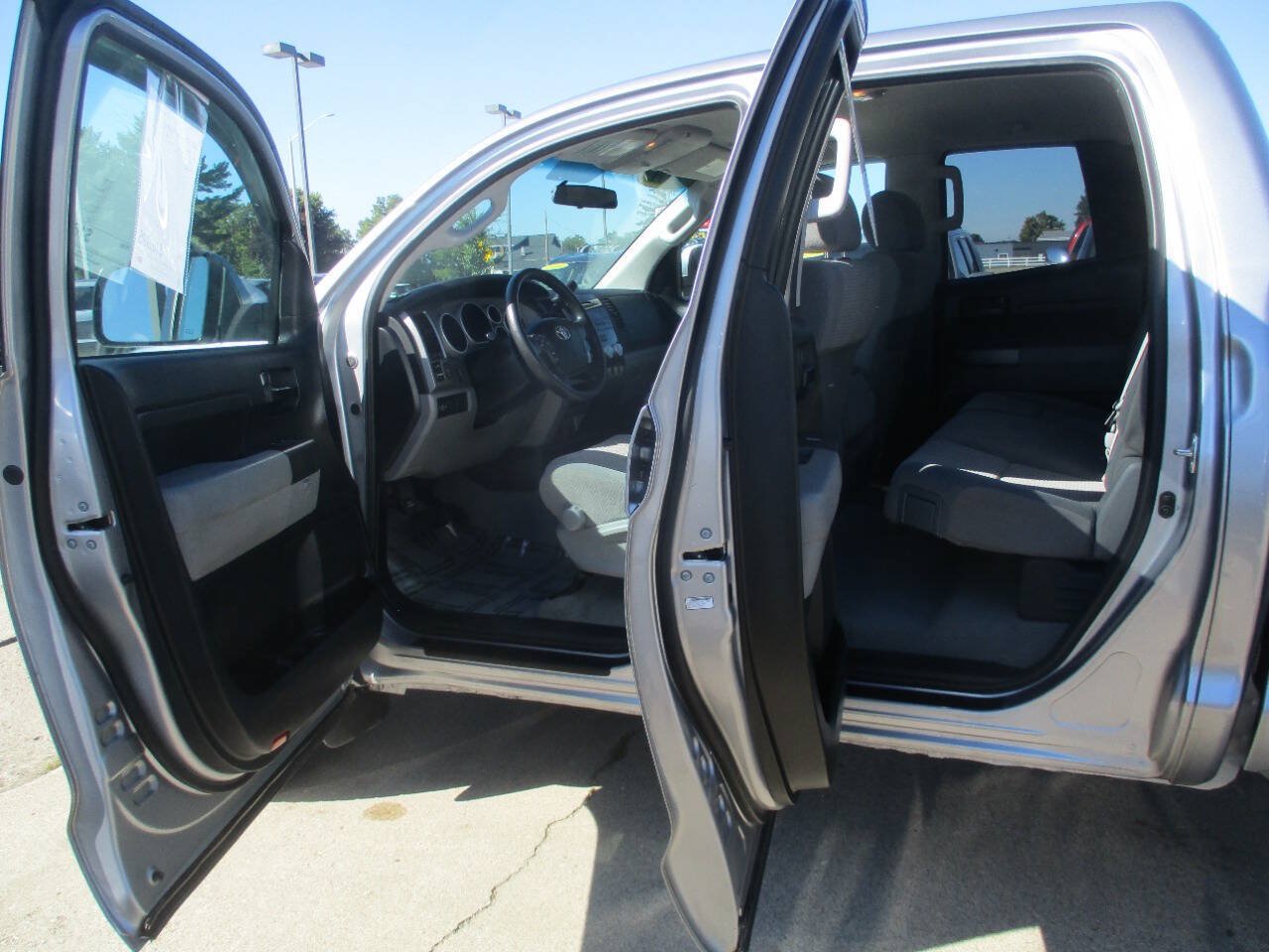 Used 2011 Toyota Tundra 4x4 Double Cab w/ Tow Pkg image 16