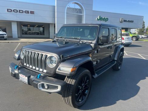 Used 2022 Jeep Wrangler Unlimited Sahara AWD/4WD image 4